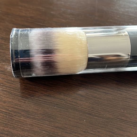 it Cosmetics Heavenly Luxe Flat Top Buffing Brush new in package - Picture 3 of 4